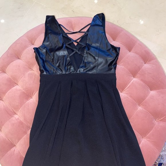 Leather short black dress - Picture 2 of 2